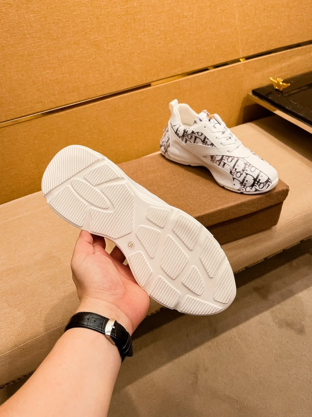 Men's shoes 💰 480💰【Dior】🔥Men's high-end brand of shoes official website 1:1 latest masterpiece: the upper is made of Italian imported first-layer cowhide with a comfortable and breathable lining➕original non-slip and wear-resistant outsole🔥, making walking more convenient and comfortable! An exclusive new model, a stunning work, a beautiful 1:1 replica [color] compared to the official quality! Create a fashionable personality to set off your uniqueness! A must-have for trendy men! Classic🔥Size: 38-44 Color: 🔥 1 color available🔥